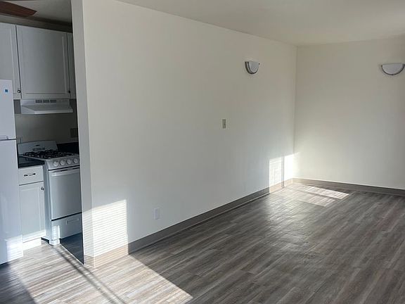 3rd image of 326 7th St S #209