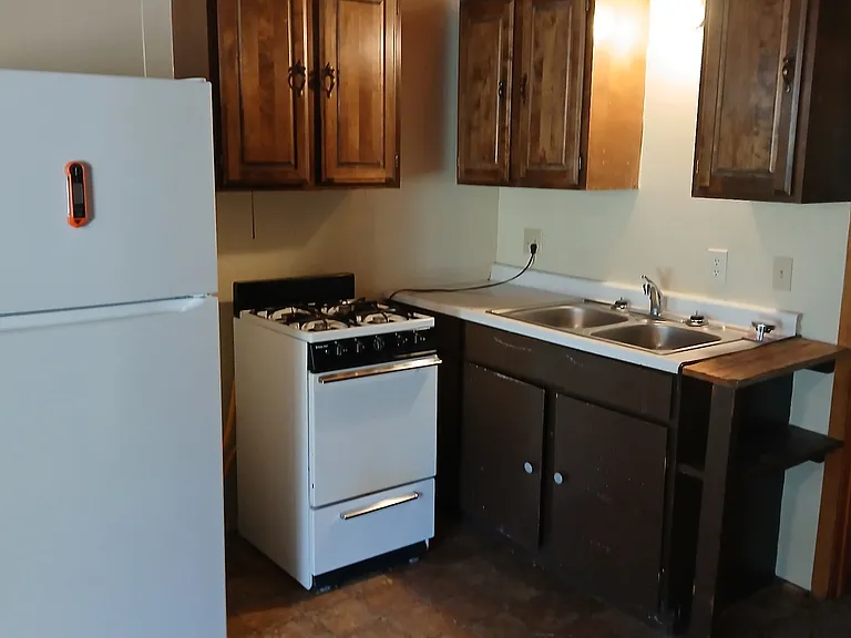 844 Sunset Ln — Photo 3