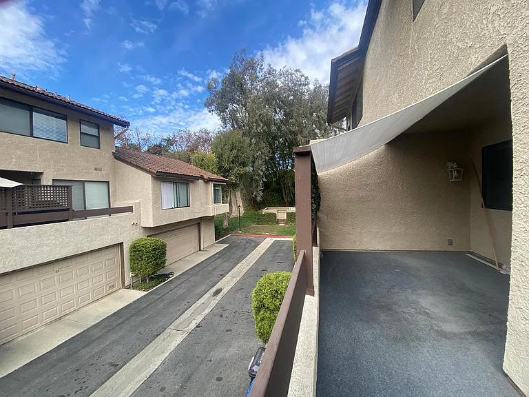 17 Rock Cliff Pl — Photo 32