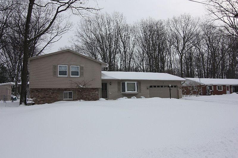 1st image of 860 Cheryl St