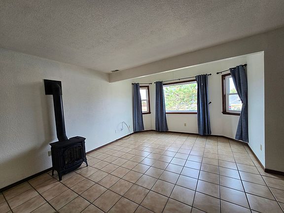 5th image of 3902 Wilshire Dr