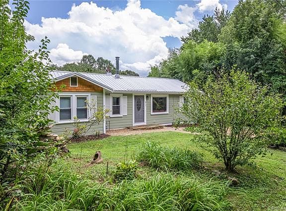 3rd image of 811 Ashley Ln