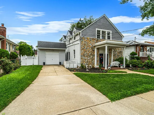 17 Oxford Street, Malverne, NY 11565