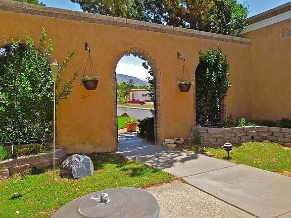 3rd image of 4005 Tara Dr NE