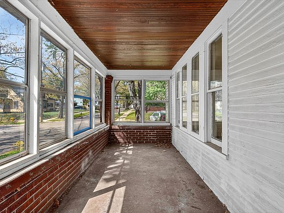 5th image of 900 Dallas Ave SE