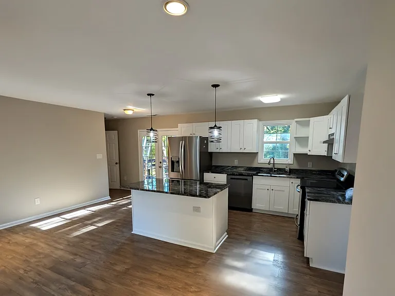 537 Eastside Dr NE — Photo 5