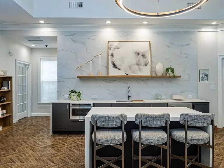 eaves Wilmington resident lounge with kitchenette