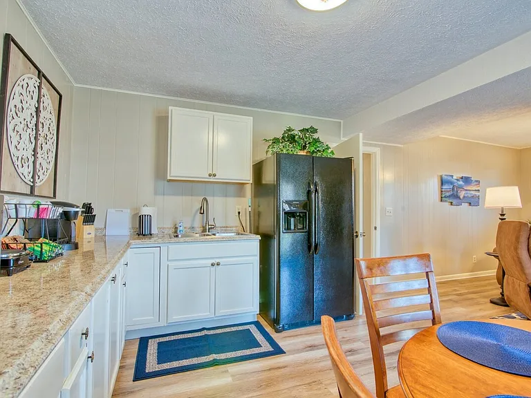 Oakstone Dr — Photo 7