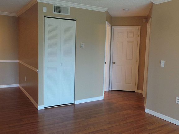 4th image of 1909 Summer Club Dr APT 205