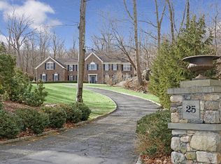 25 Equestrian Rdg, Newtown, CT 06470