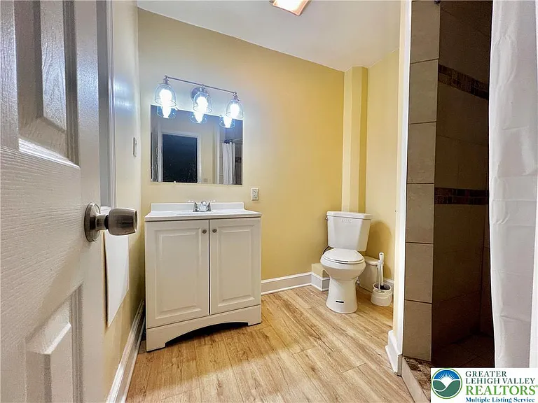 2404 Northwood Ave — Photo 10