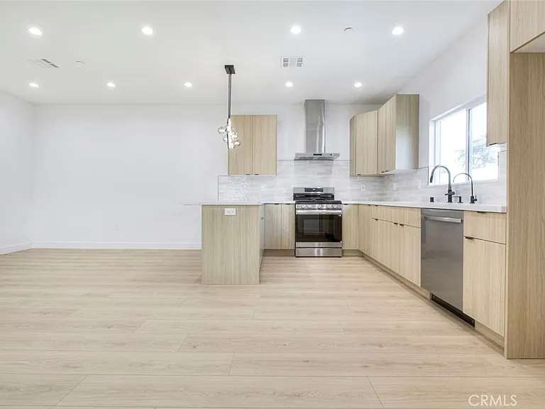 2242 N Keystone St — Photo 3