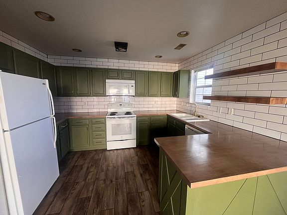 3rd image of 16785 Huntington Ln #B