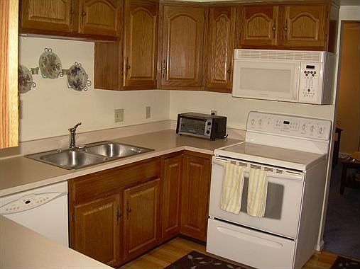 4th image of 202 Westridge Pl N