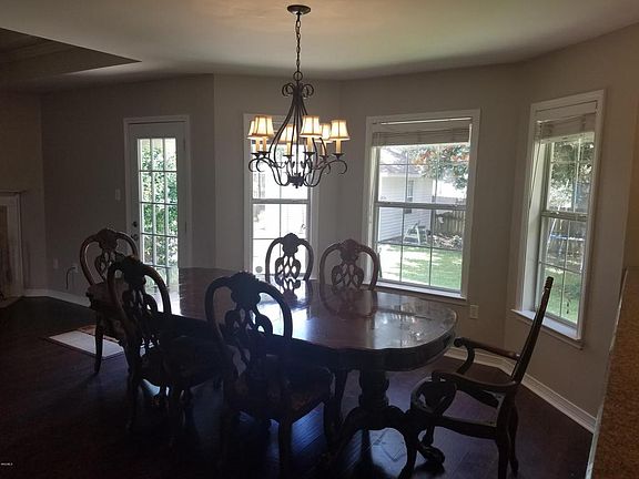 5th image of 17291 Meadowbrook Dr