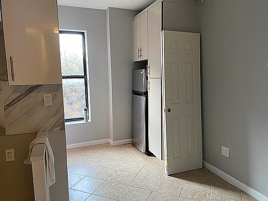2nd image of 1569 Lexington Ave APT 14