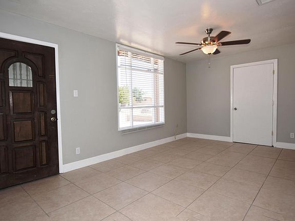 3rd image of 909 W Calle Francita