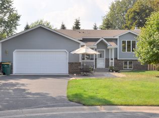 551 Aileen Ct, Vadnais Heights, MN 55127