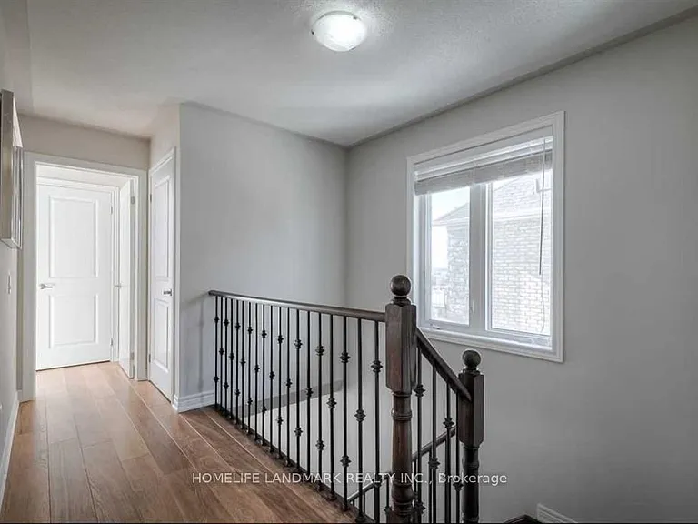 77 Reynolds Cres — Photo 7