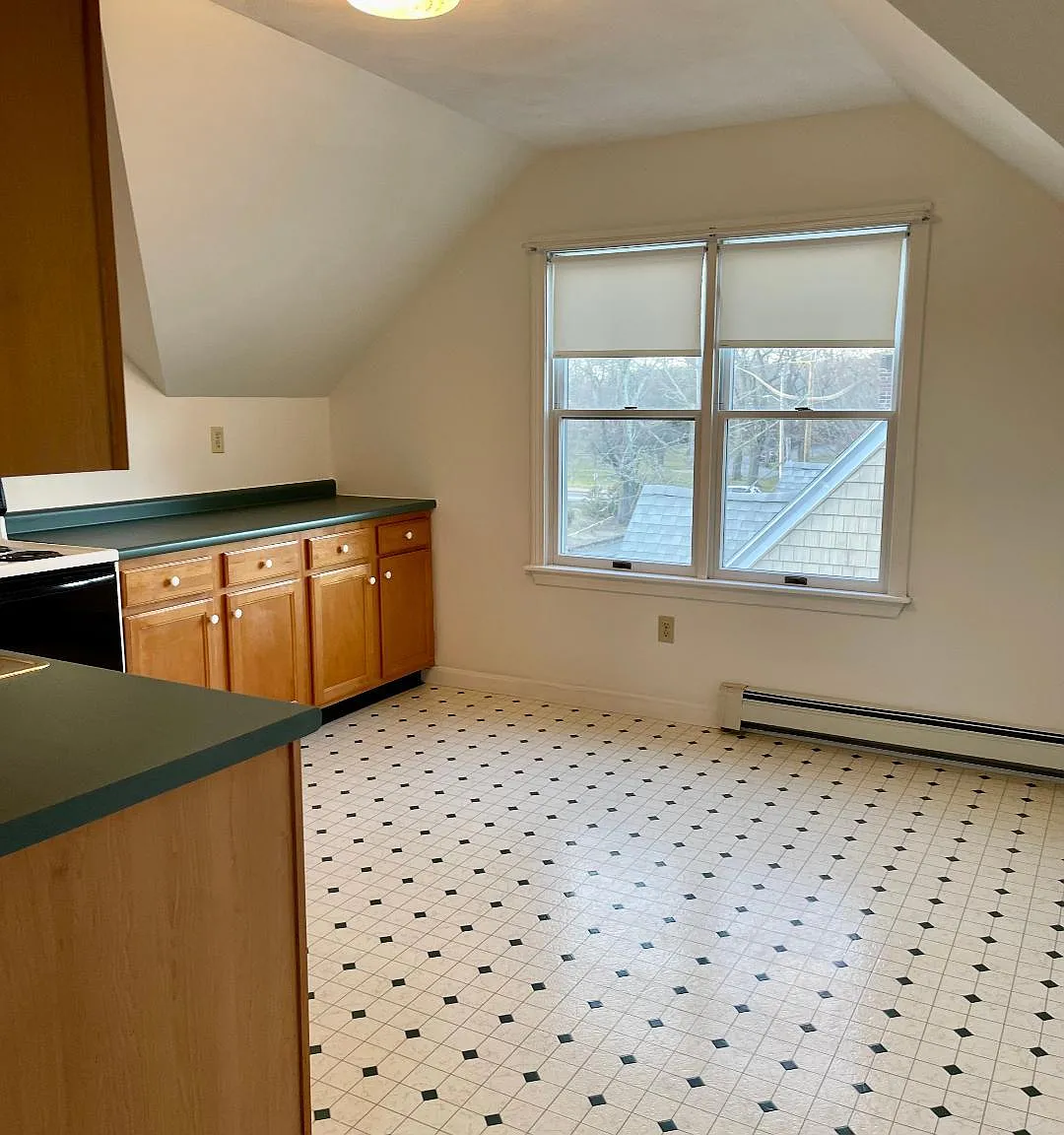 1 bed, 1050 sqft, $1,990 — Photo 4