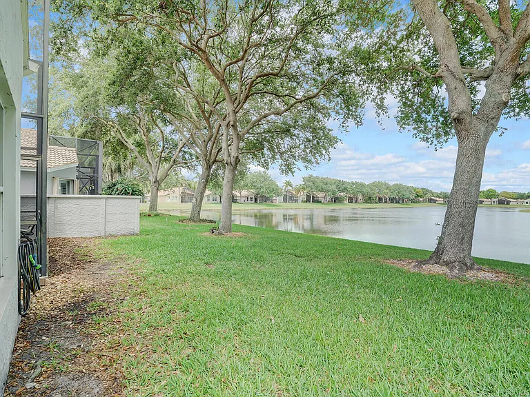 5335 Vernio Ln — Photo 38