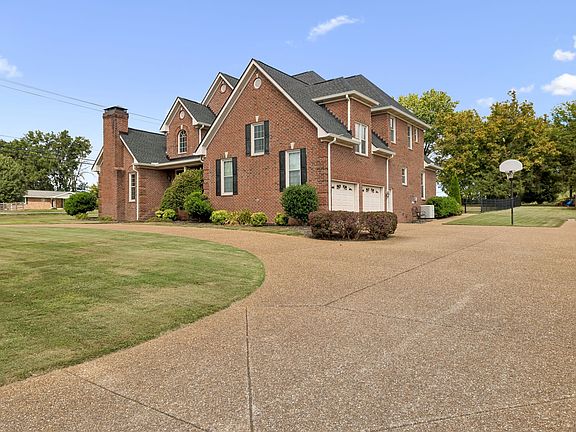 3rd image of 2401 W Clay Dr