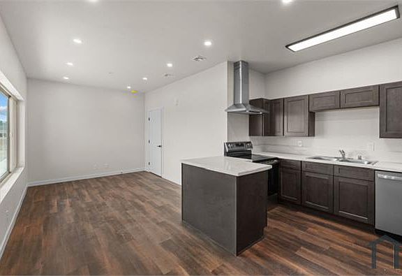 5th image of 524 N 7th St