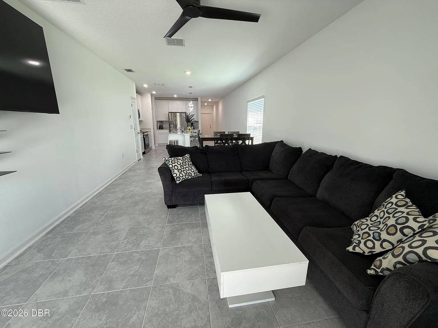 3 bed, 2.0 bath, 1432 sqft, $2,600 — Photo 4