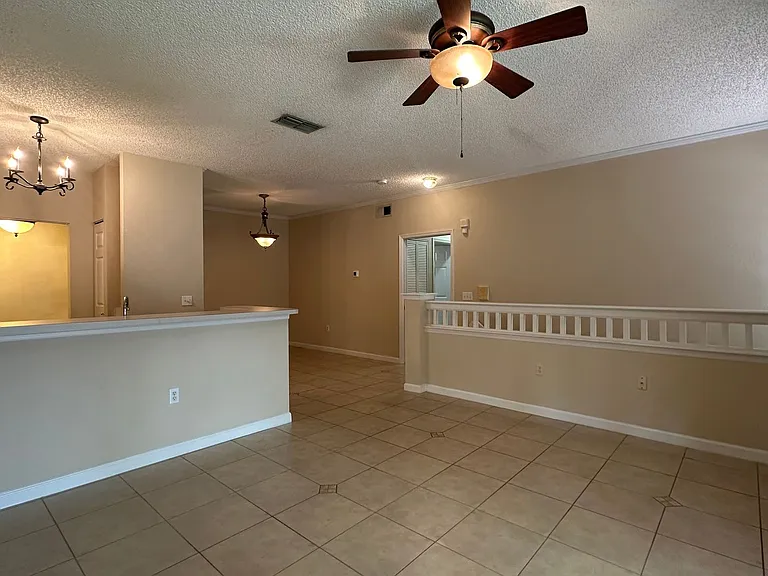 323 Arbor Lakes Cir — Photo 5