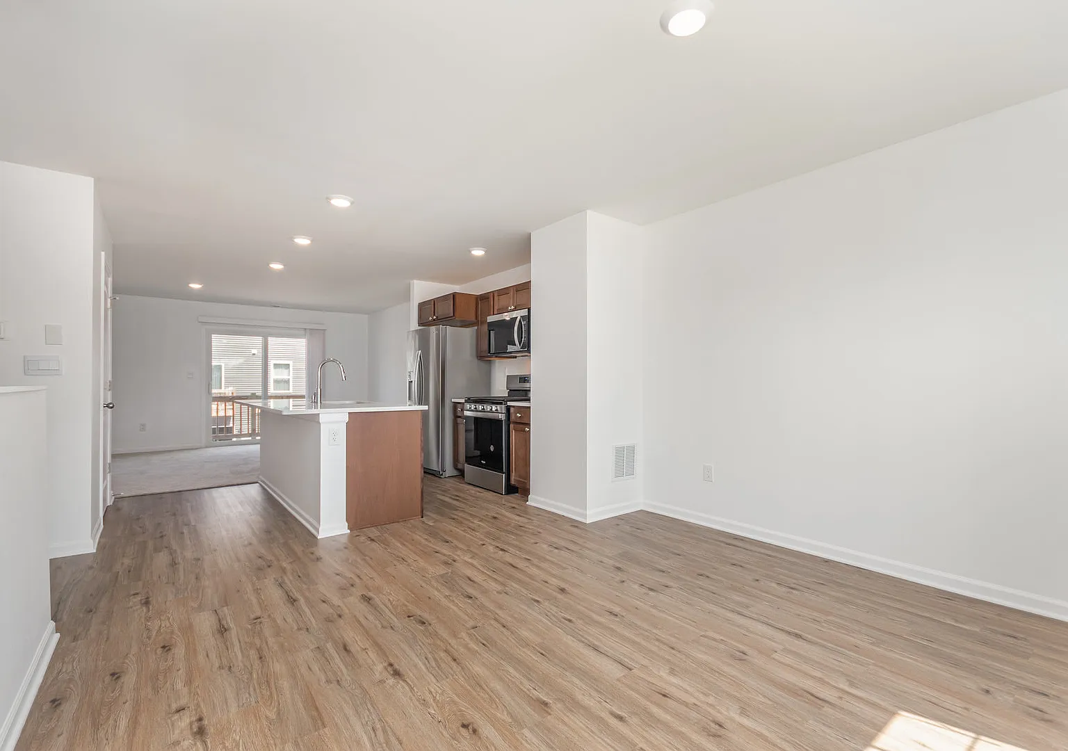 2 bed, 2.5 bath, 1579 sqft, $2,150 — Photo 4