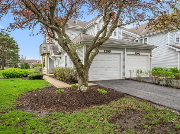 1200 Tennyson Ln #8, Naperville, IL 60540