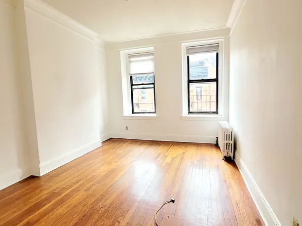 215 East 25th Street image 1 of 5