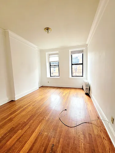 215 E 25th St #4A Photo 1