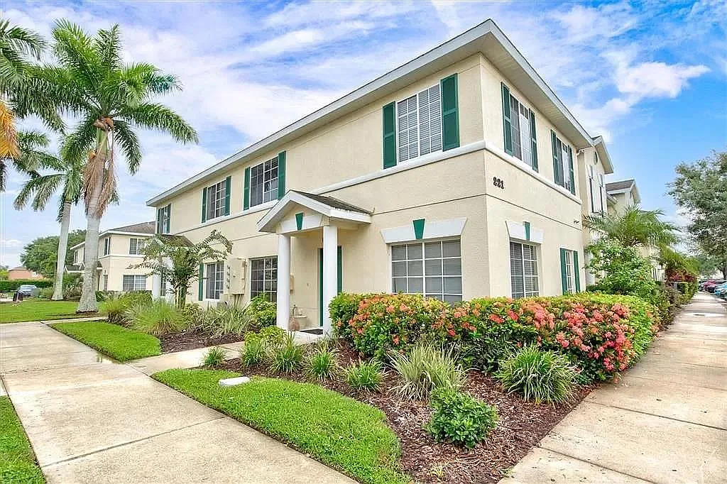 323 Cape Harbour Loop — Photo 1