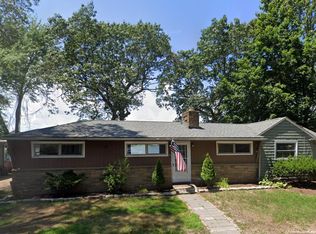35 Glen Dr, Warwick, RI 02889