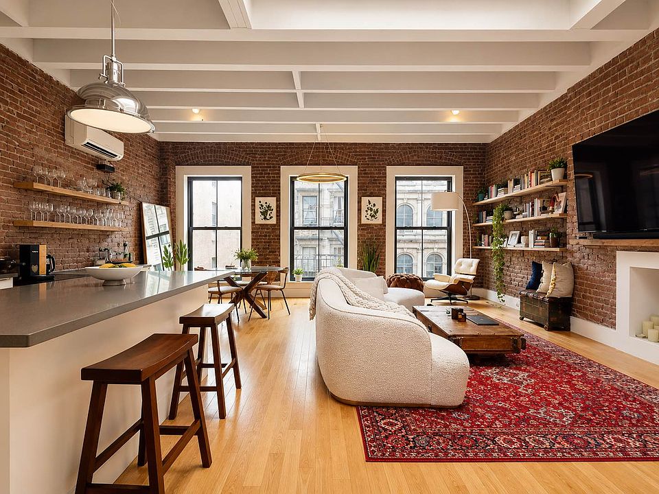 1st image of 84 Franklin St Floor 4