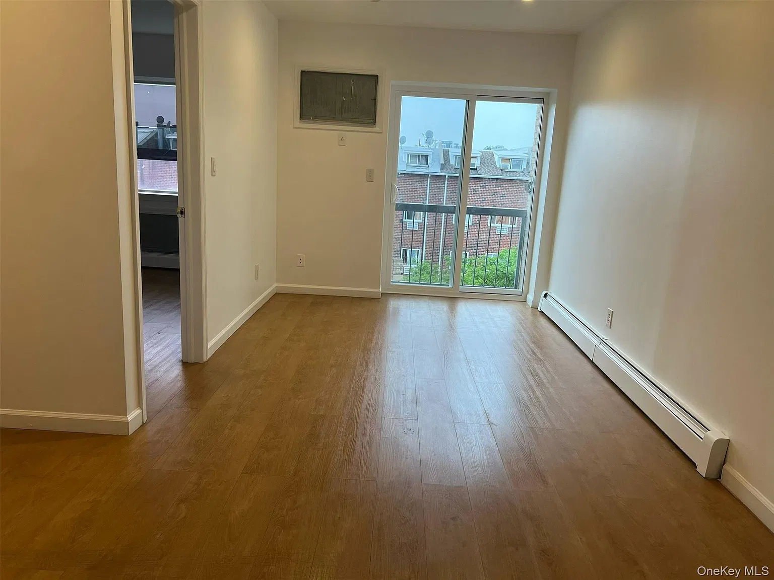 3 bed, 1.5 bath, 1050 sqft, $3,100 — Photo 4