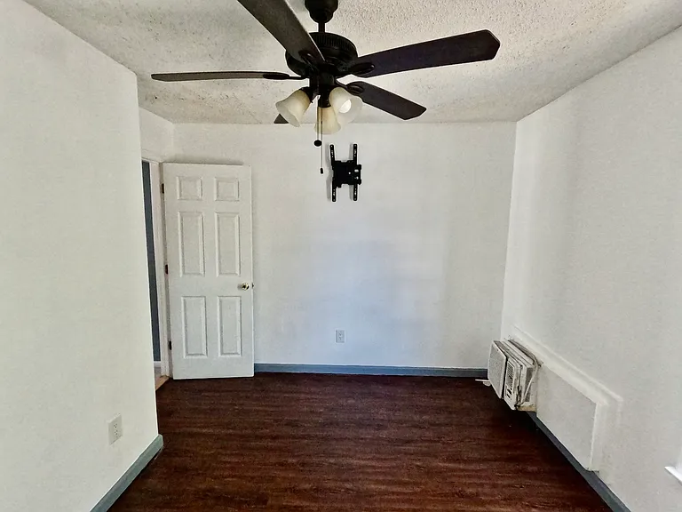 700 S Mitchell Dr #B — Photo 7