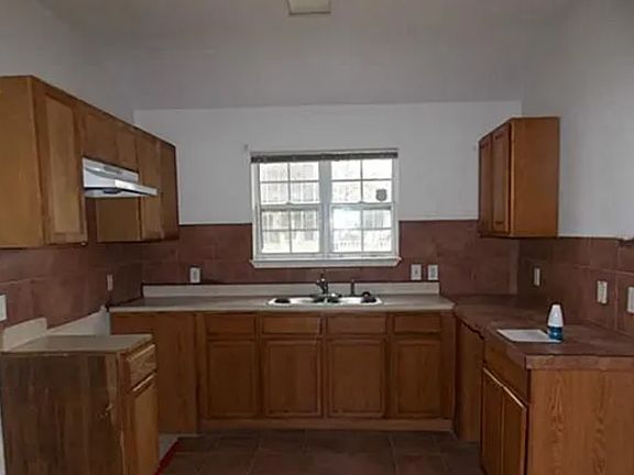 4th image of 2402 S Denley Dr