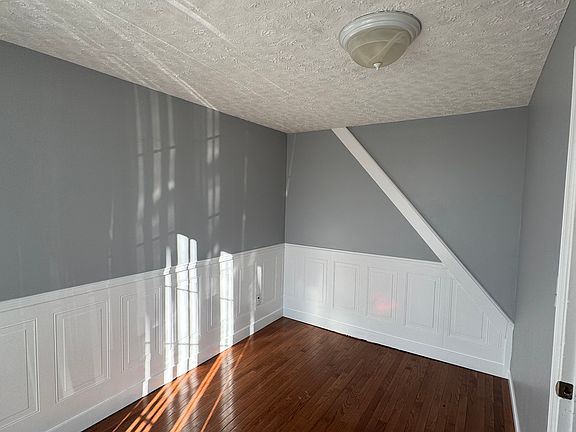 3rd image of 4314 E Lombard St