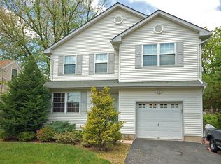 813 Voorhees Ave, Middlesex, NJ 08846