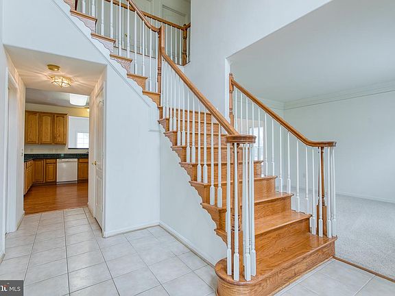 4th image of 1006 Great Oaks Ln