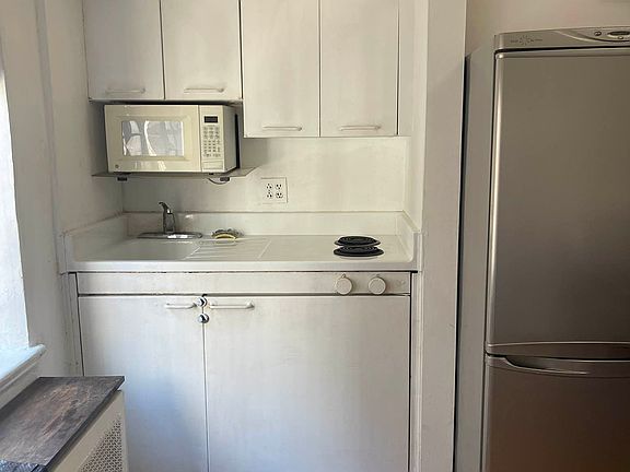 2nd image of 304 E 41st St APT 804A