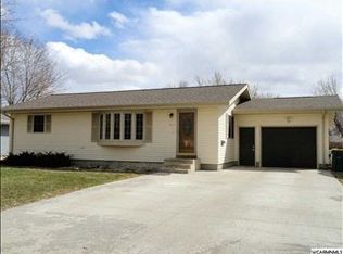 615 W Thomas Ave, Marshall, MN 56258