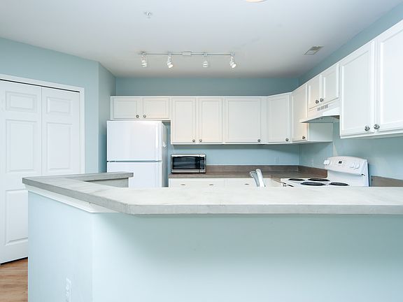 5th image of 1058 Joyce Ln
