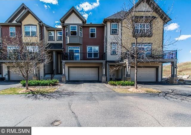 Gorgeous townhome with large deck!