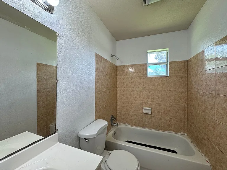 849 NE Maple Ln — Photo 7