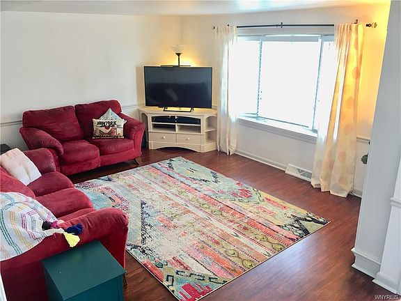 3rd image of 7 Lucy Ln