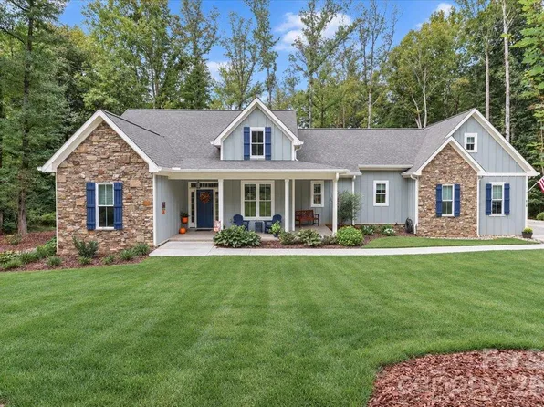 618 Saint Cloud Dr, Statesville, NC 28625