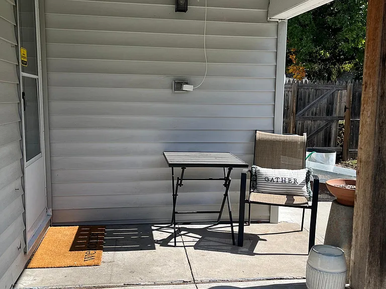 504 S Jackson St — Photo 14